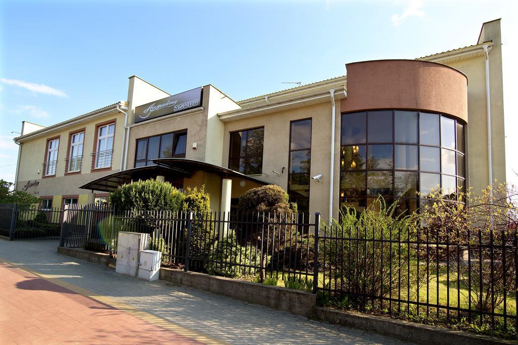 Amadeus Motel Lomza Exterior photo